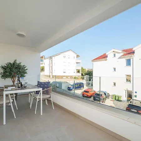 3 Bedroom Gorgeous In * Mandre