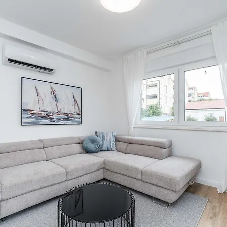 3 Bedroom Gorgeous In Mandre