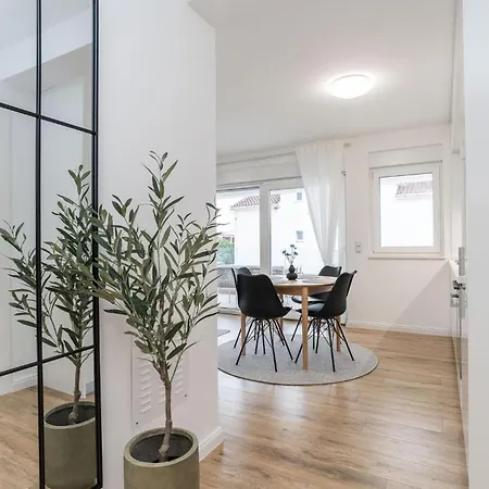 Apartment 3 Bedroom Gorgeous In Mandre